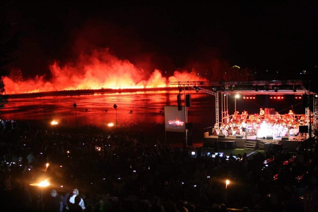 Bengalfeuer zu Bad Bayersoien in Flammen